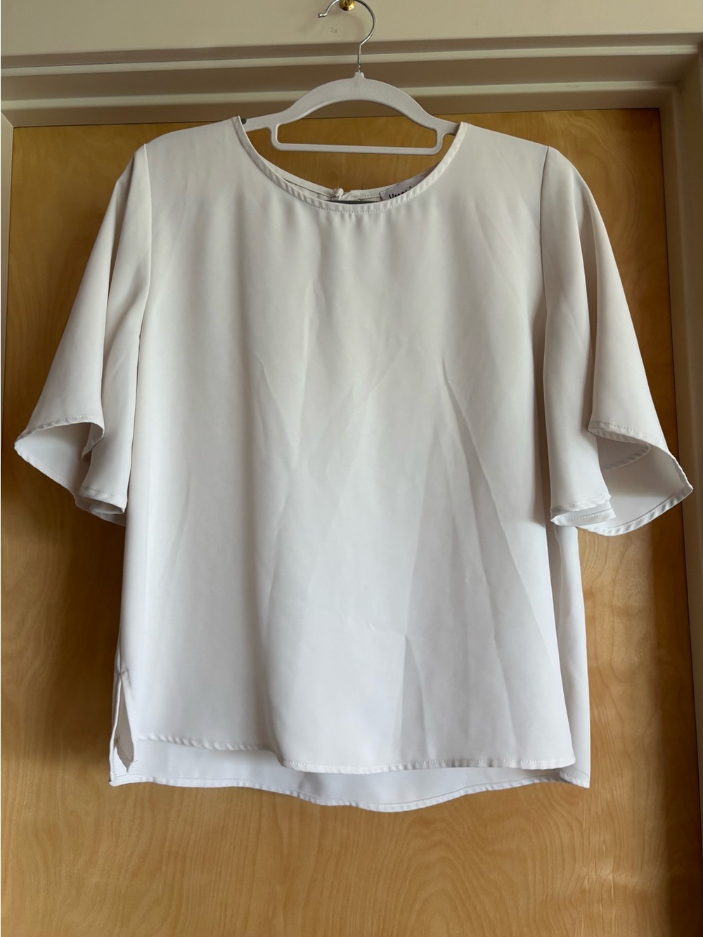 Veronica M White Flutter Sleeve Blouse Keyhole Back Round Neck Top M